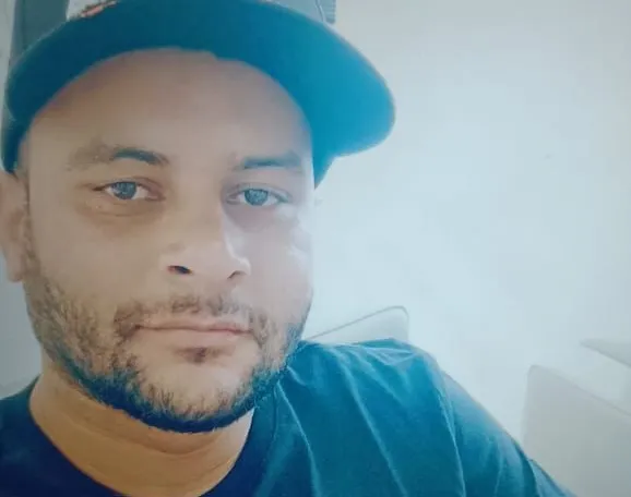 Homem é atacado a facadas e morto próximo a praça de Alvorada do Oeste Epa! Vimos que você copiou o texto. Sem problemas, desde que cite o link e/ou fonte: Homem é atacado a facadas e morto próximo a praça de Alvorada do Oeste https://planetafolha.com.br/noticias/policia/homem-morto-facadas-alvorad