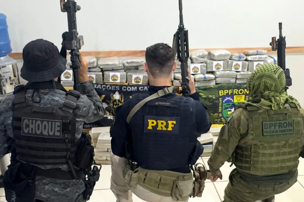 Forças de segurança apreendem mais de 400 kg de drogas no Rio Madeira