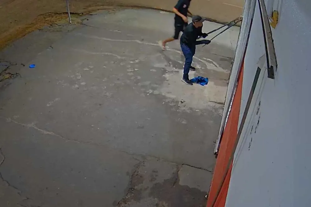Grupo arromba casa de carnes durante a madrugada e leva cofre em Porto Velho