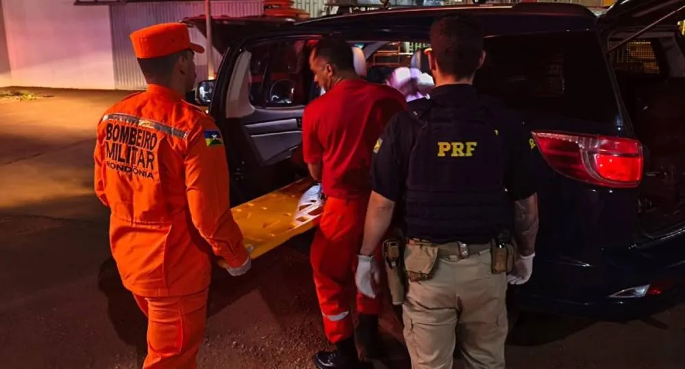 Bebê nasce dentro de viatura da PRF durante atendimento em Guajará-Mirim